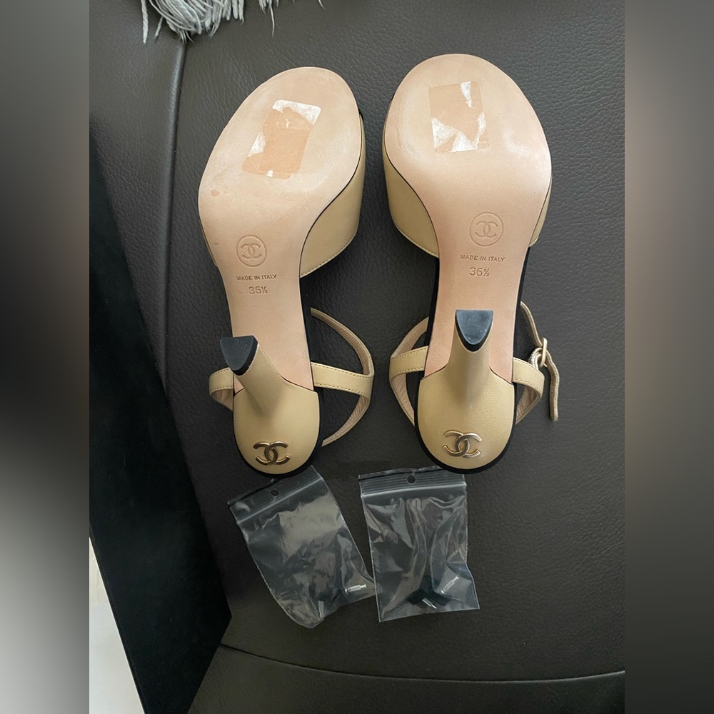 Chanel Black and Tan T-Strap Shoes w/Round Grosgrain Cap Toes and Pearl - Picture 7 of 14